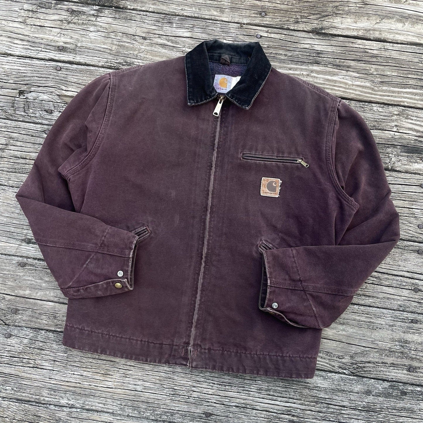 vintage carhartt j43 brg sandstone detroit jacket in burgundy size medium